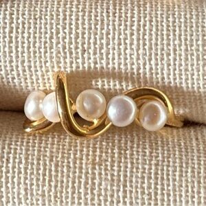 Gold and Pearl Women's Ring